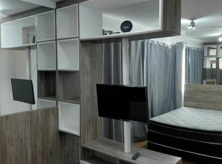 Furnished studio apartment with an open-plan kitchen — photo 7