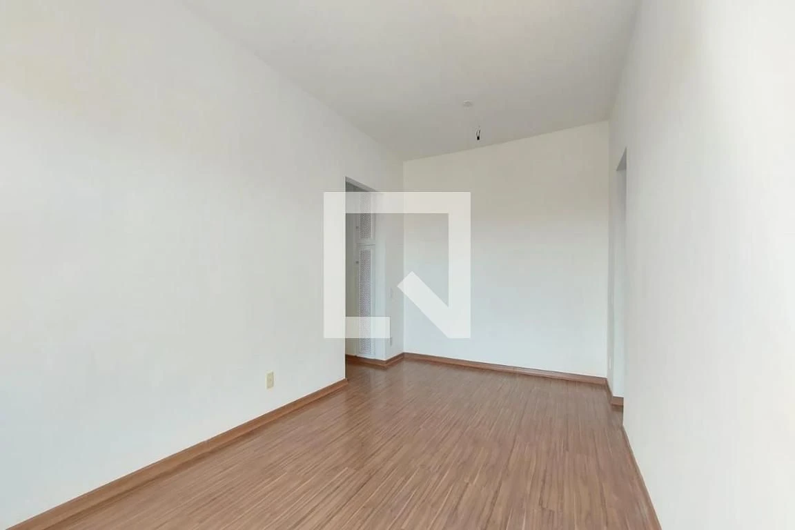 2-bedroom apartment in a building with a pool — photo 31