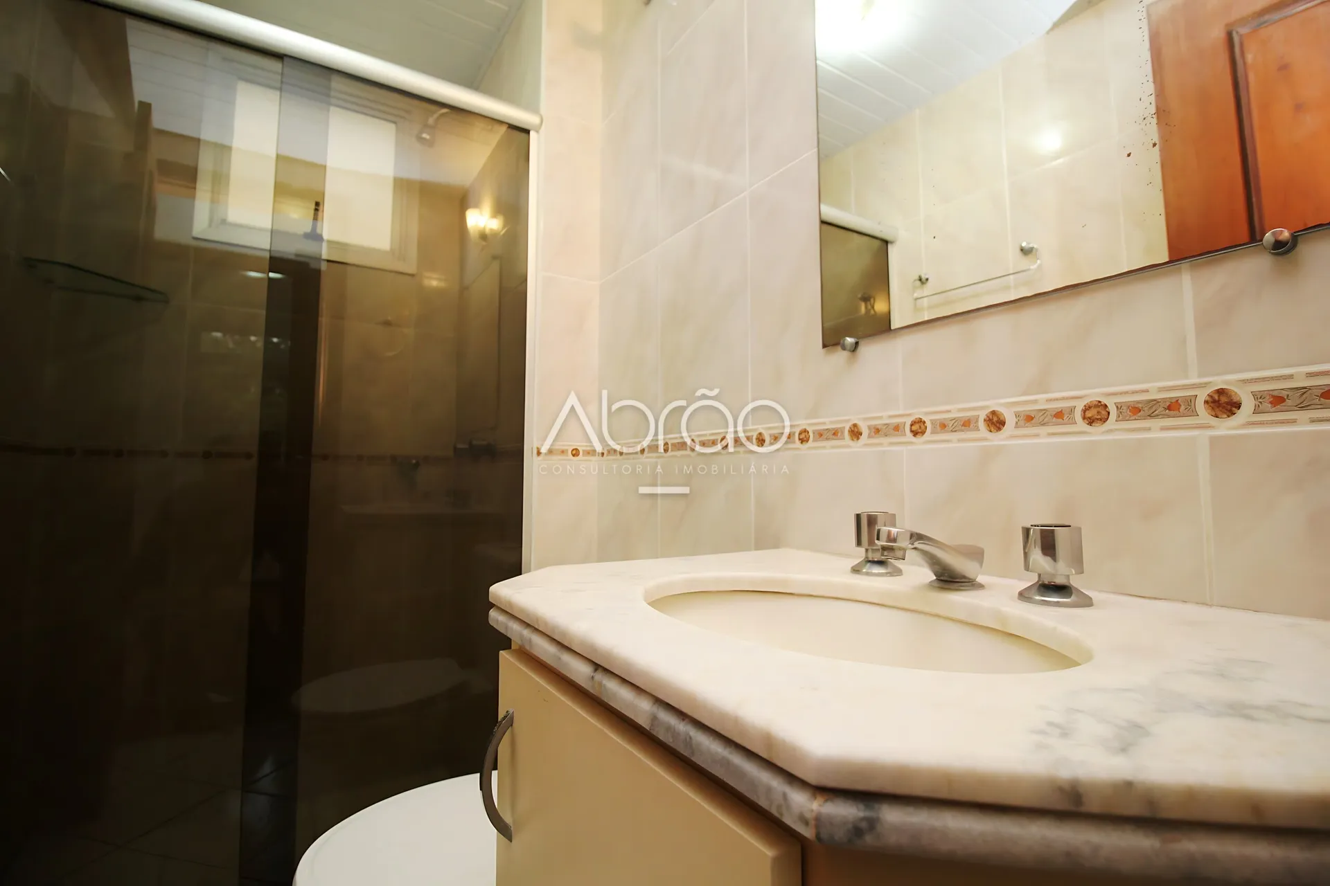 Apartamento con 3 dormitorios y balcón con parrilla — photo 22