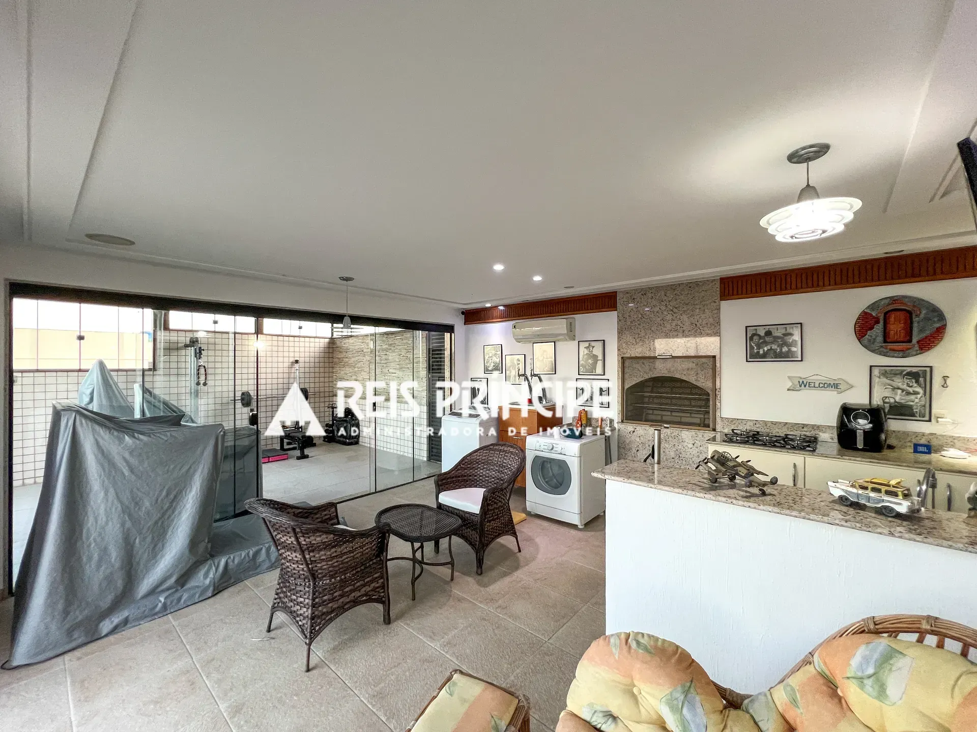 Furnished apartment with 5 bedrooms and a balcony — photo 24