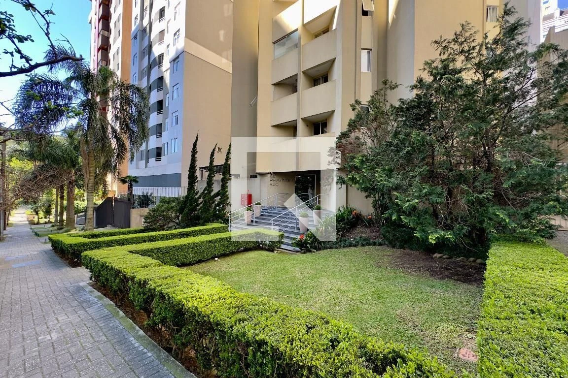 One-bedroom apartment with a washing machine in Curitiba — photo 4
