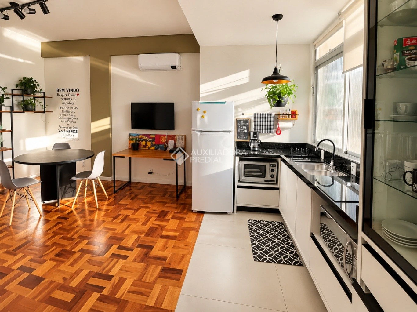 57 m² apartment with a home office and a walk-in closet