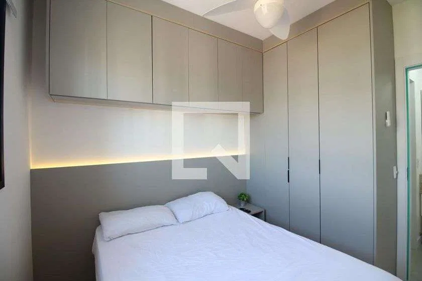 Furnished 1-bedroom apartment with open-plan kitchen — photo 18