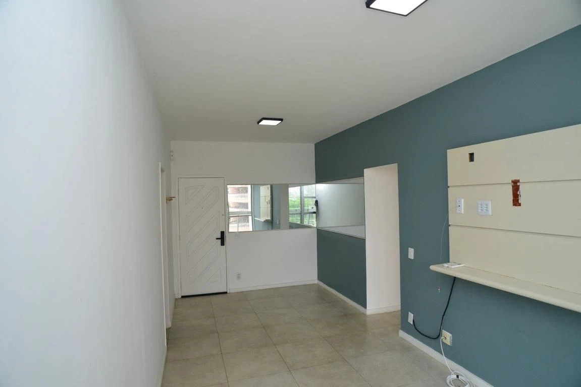 Rental apartment with 2 bedrooms and a glass balcony — photo 13
