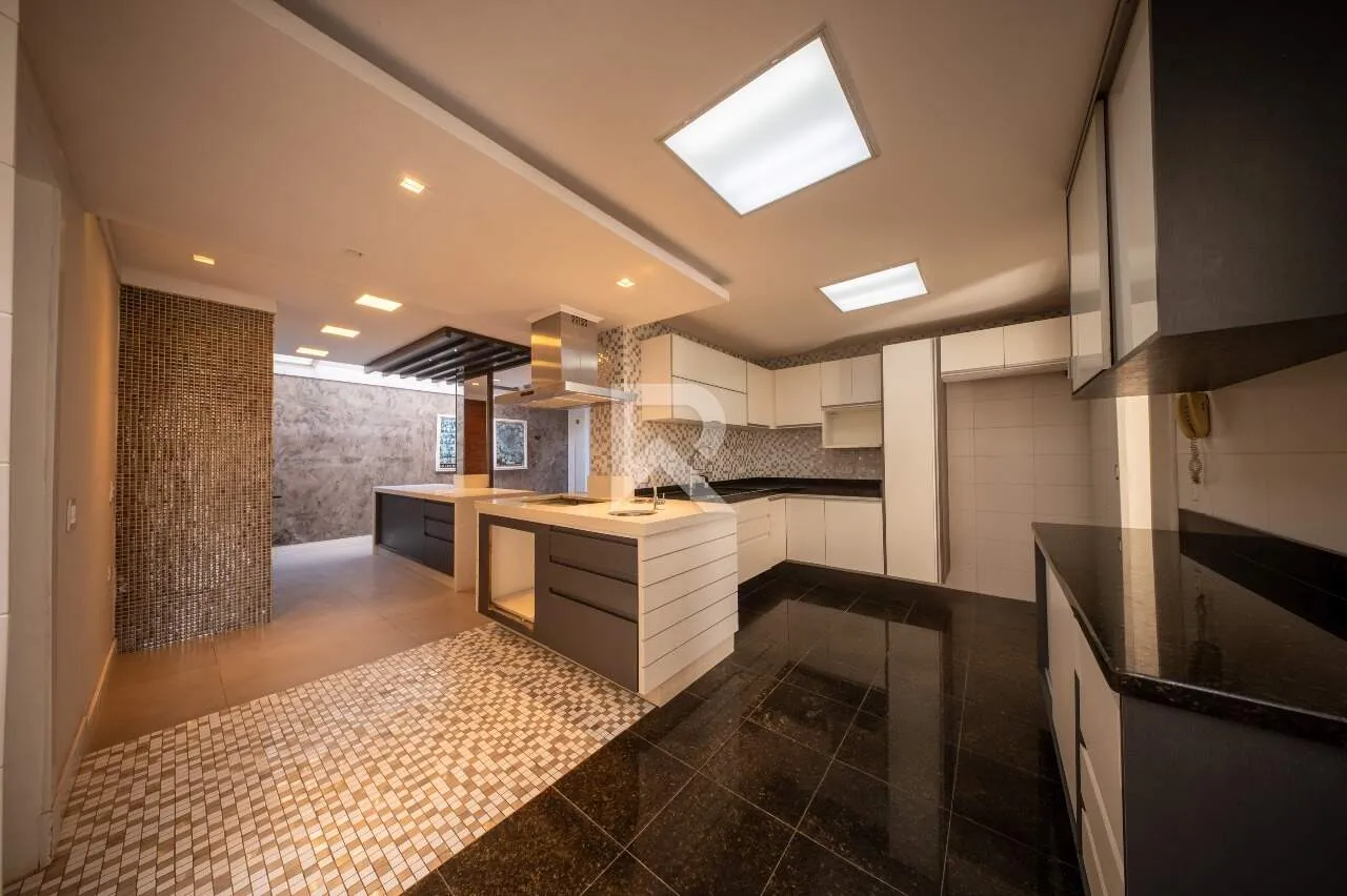 House with 4 bedrooms, private garden and 4 parking — photo 18