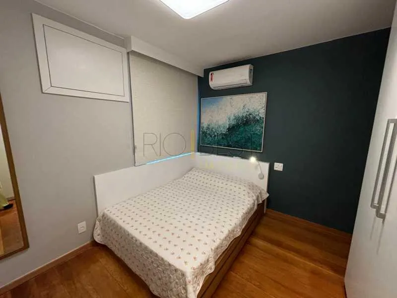 Furnished 4-bedroom apartment with a glassed-in balcony — photo 7