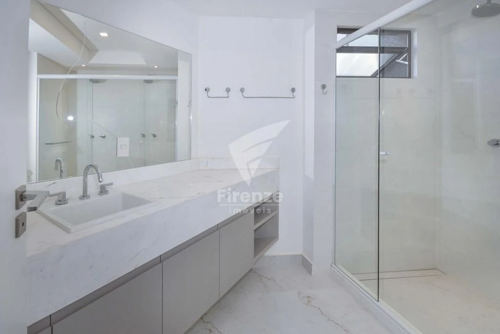 3-bedroom apartment with a home office in Curitiba — photo 31
