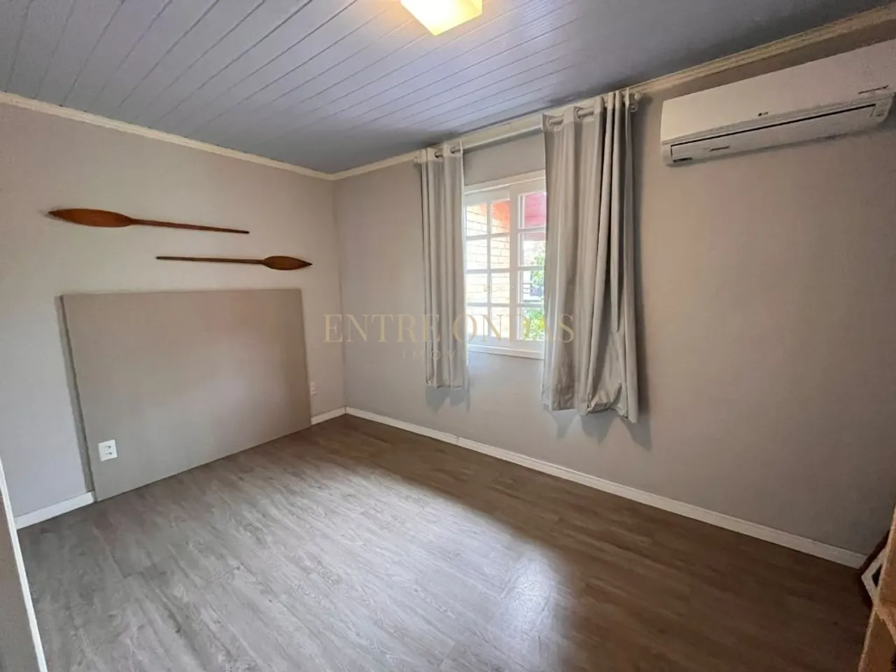2-bedroom house with a water view in Florianópolis — photo 15