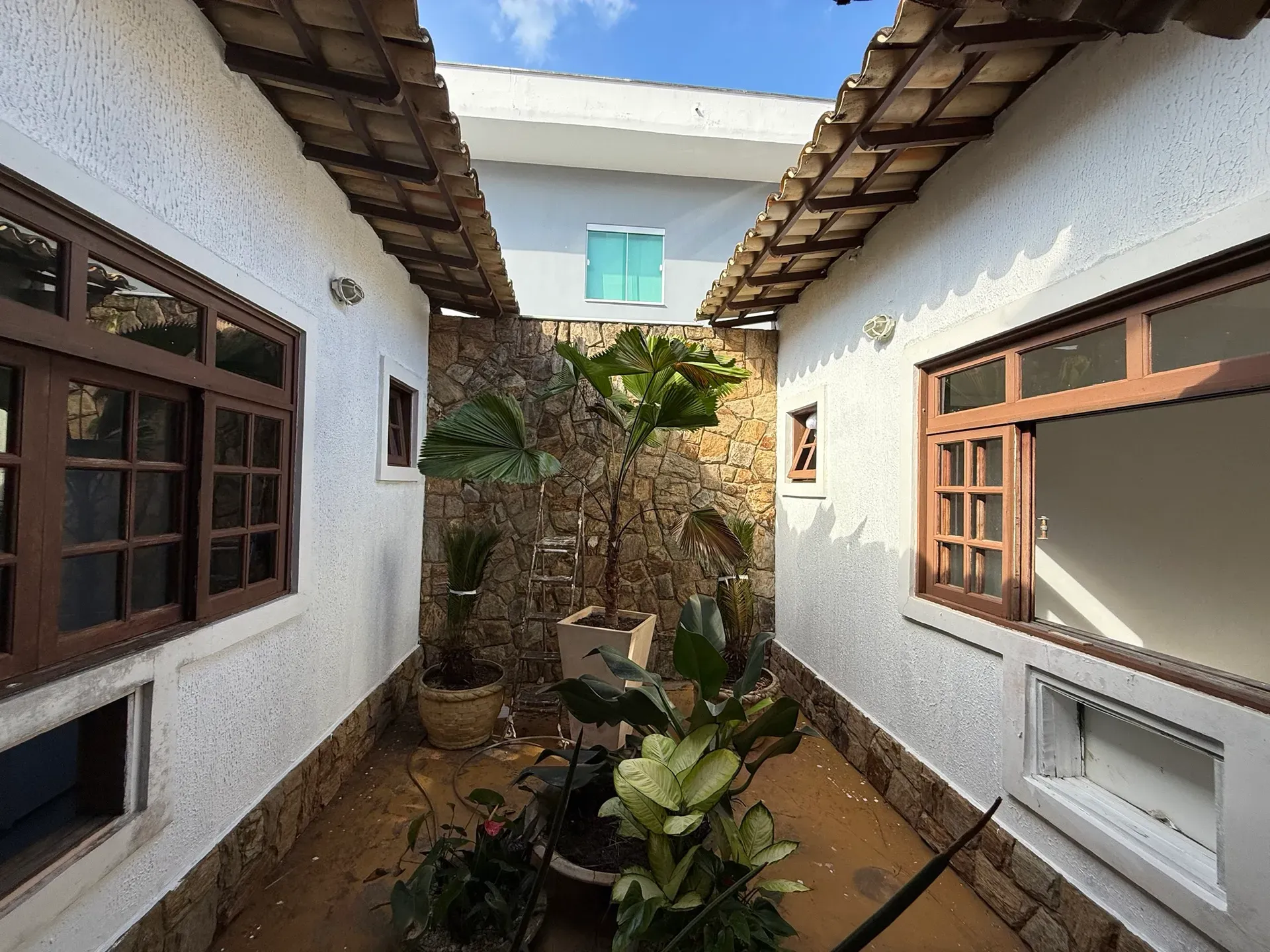 Furnished house, 350 m², with a glass-enclosed balcony — photo 30