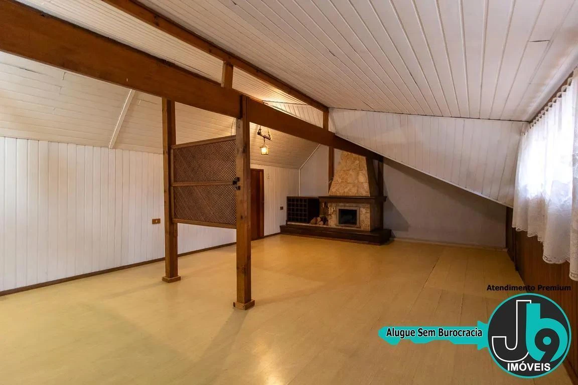 212 m² house with a home office and a glass-enclosed balcony — photo 30