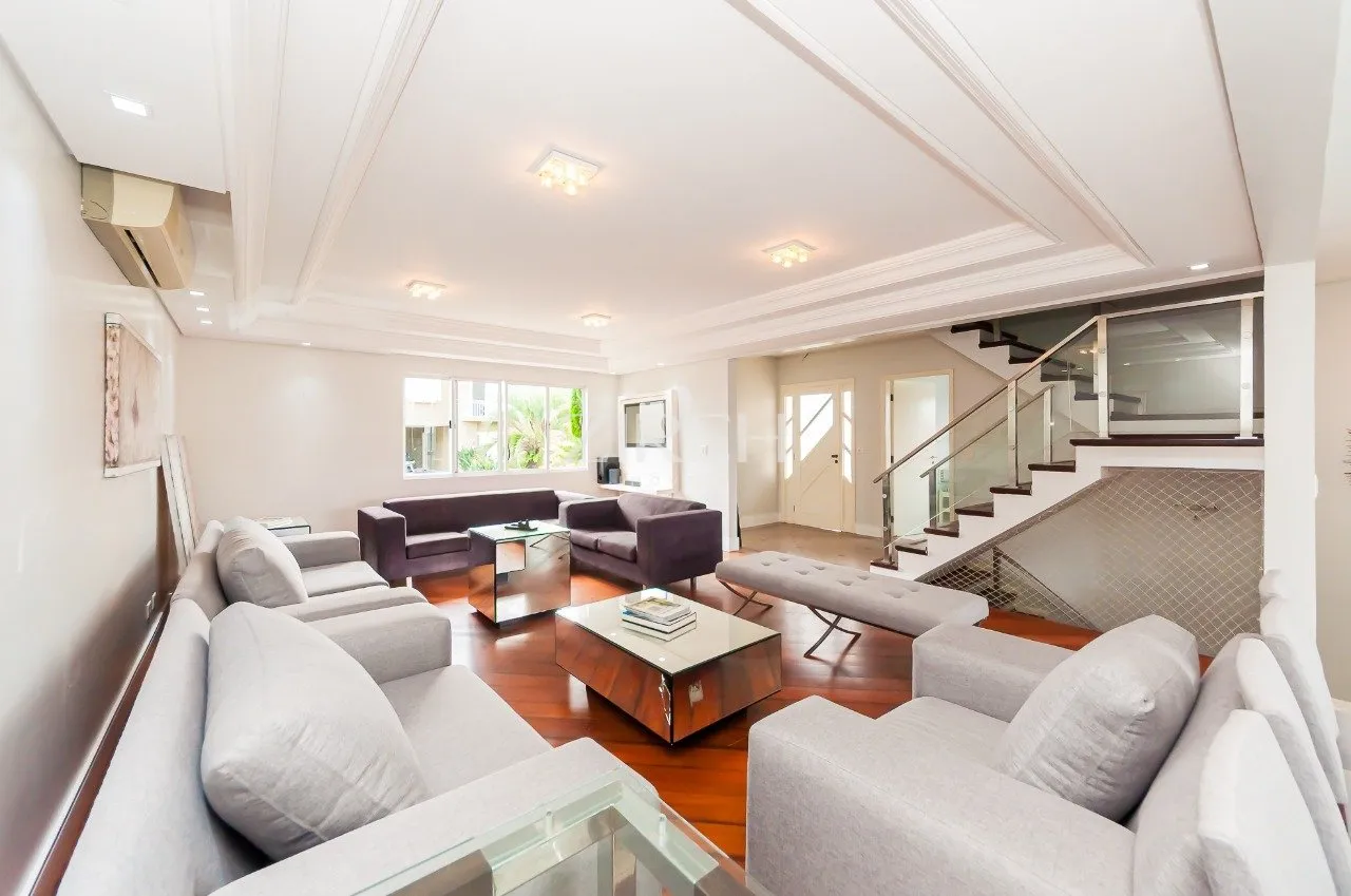 4-bedroom house with 4 parking spaces and open-plan kitchen — photo 6