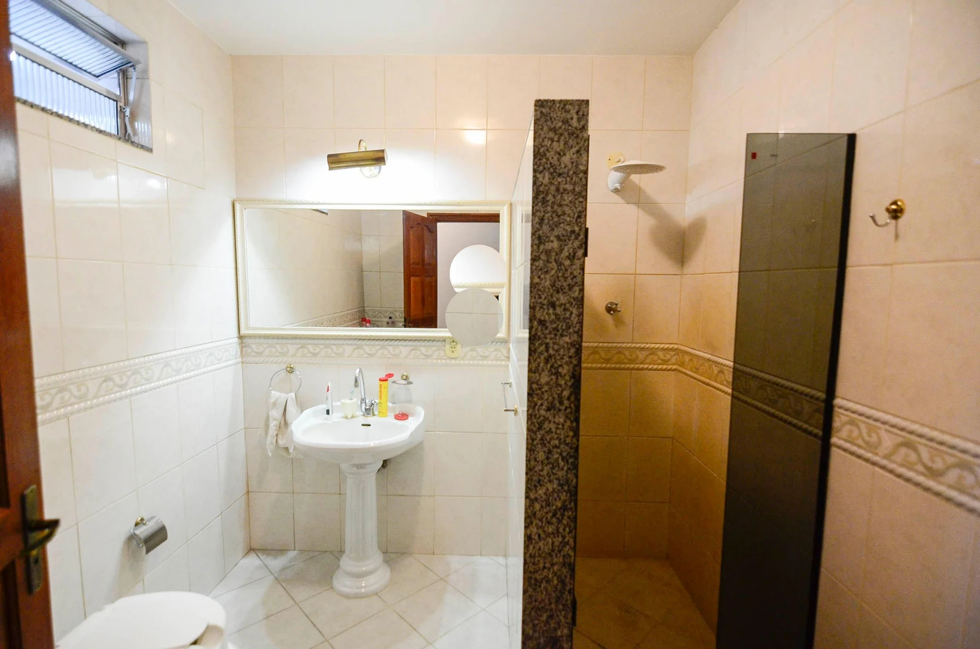 Furnished 2-bedroom apartment with a gas stove — photo 12