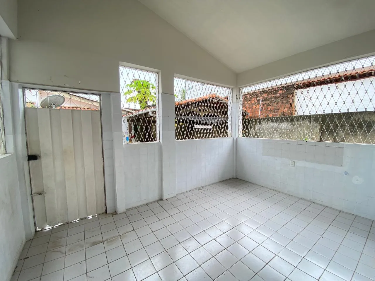 Unfurnished house with 5 bedrooms and 621 m² — photo 16