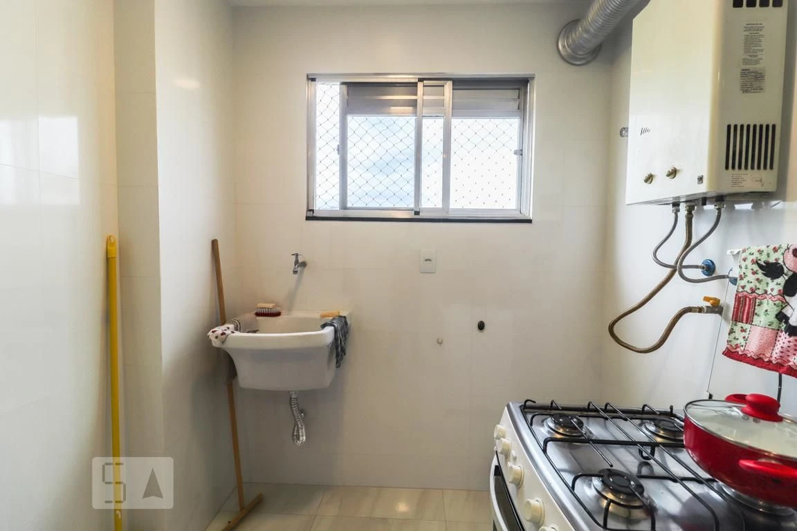 2-bedroom apartment in a building with a gym — photo 9