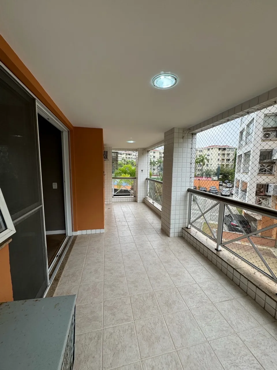 3-bedroom apartment in a building with a gym — photo 7
