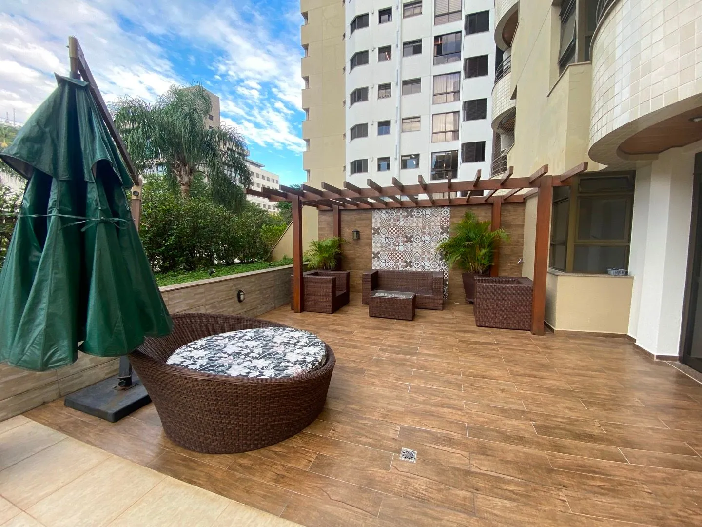 Балкон з грилем та 3 спальні: квартира 397 м² — photo 25