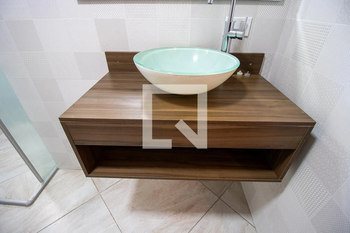 Apartamento de 3 quartos com piso de madeira ou laminado — photo 22