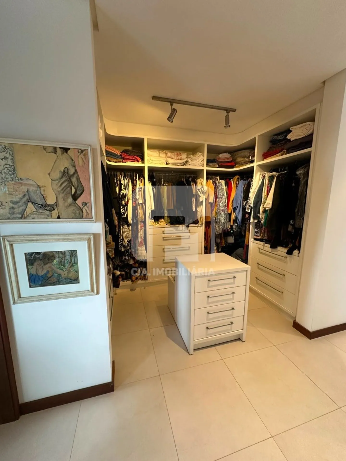 Furnished house with 6 bedrooms and 650 m² total — photo 95