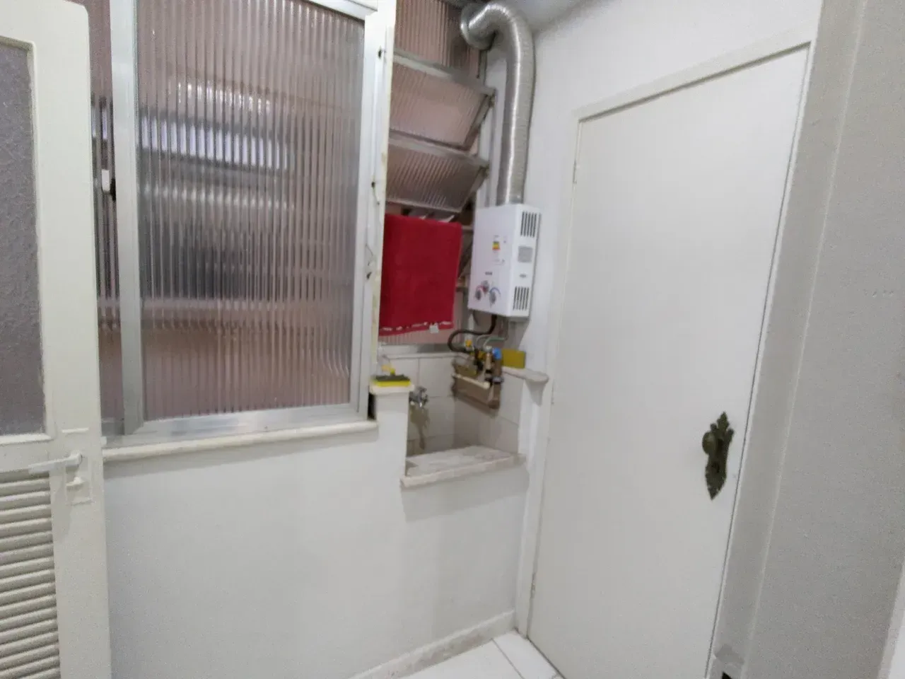 1-bedroom apartment with 2 bathrooms and closed kitchen — photo 15