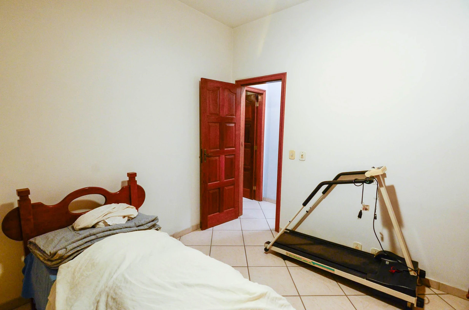Furnished 2-bedroom apartment with a gas stove — photo 21