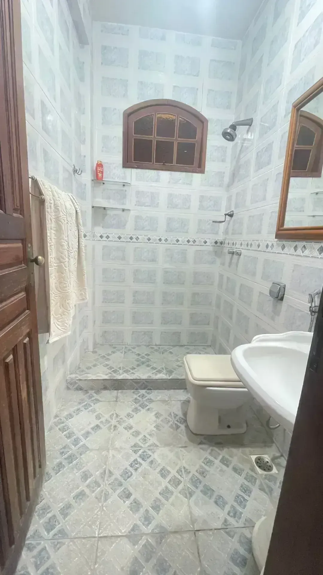 Furnished house with 5 en-suite bedrooms and 10 baths — photo 33