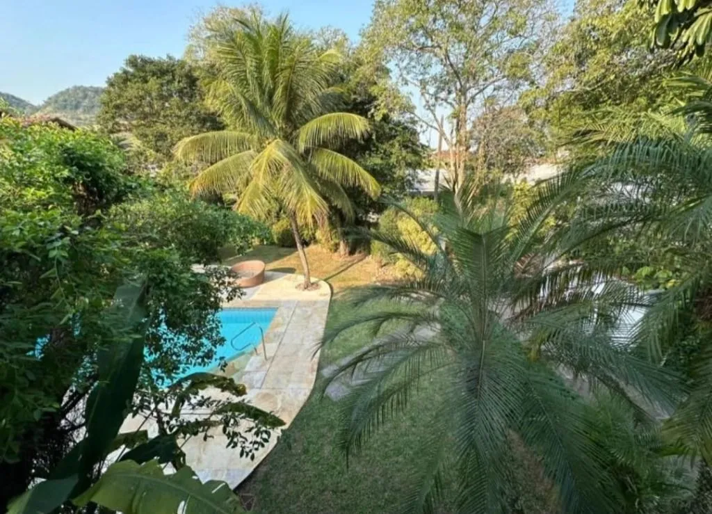 House with 5 bedrooms and 4 bathrooms, 647 m² — photo 4