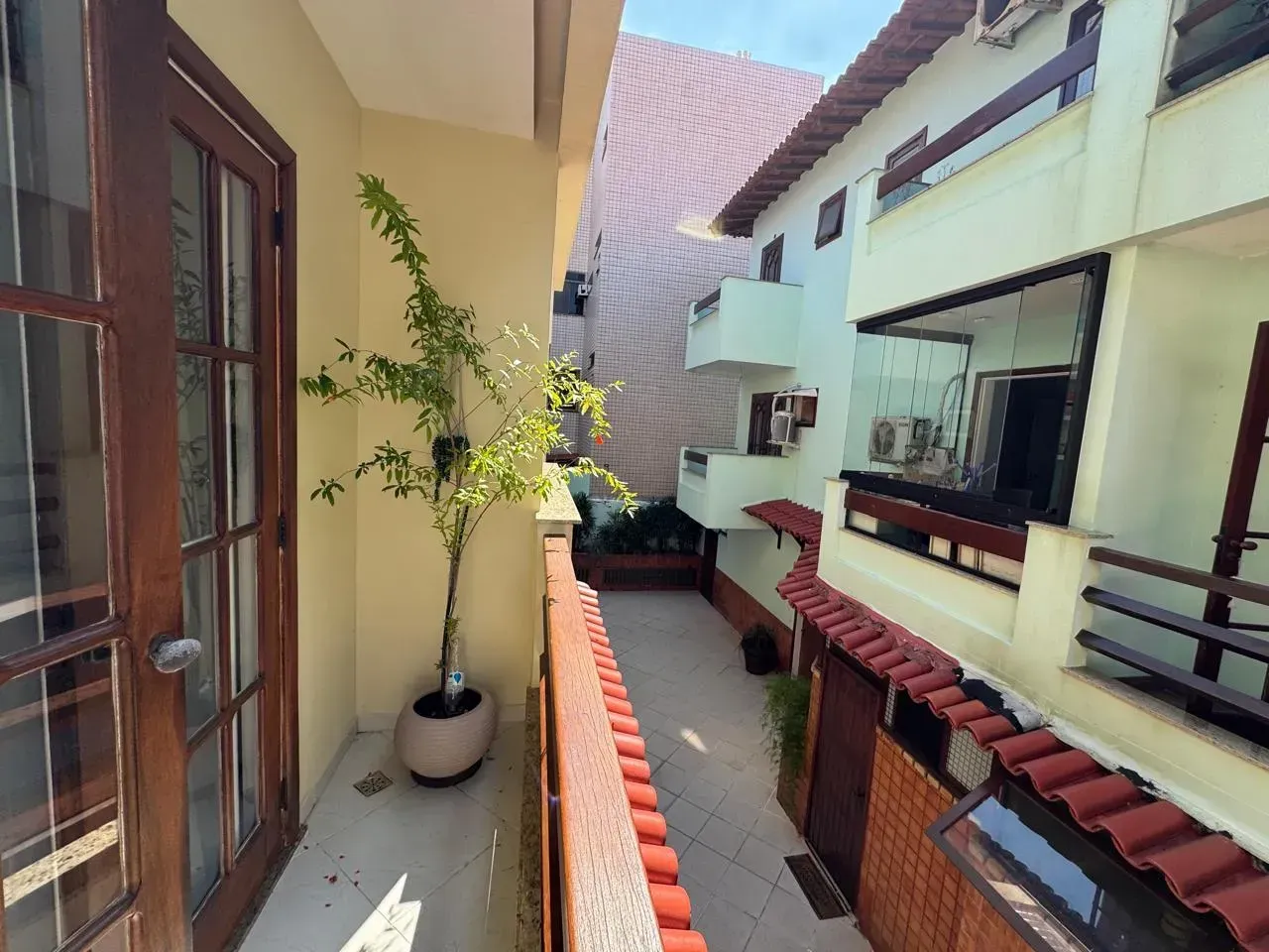 Condo house with 4 bedrooms and a closed kitchen — photo 18