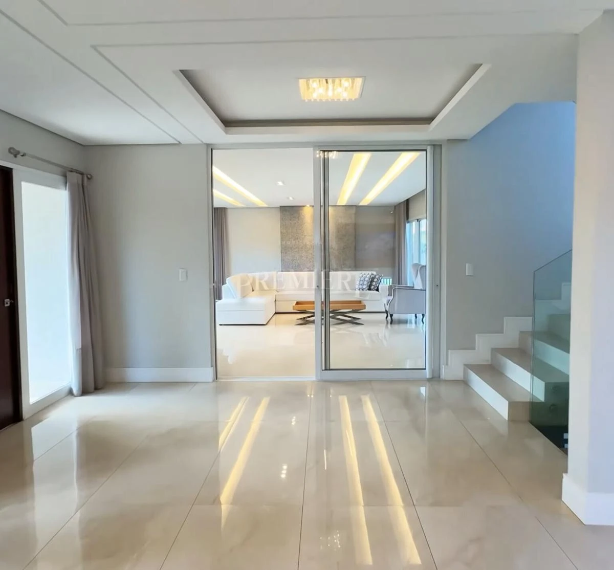 4-bedroom house with a glass-enclosed balcony in Curitiba — photo 19