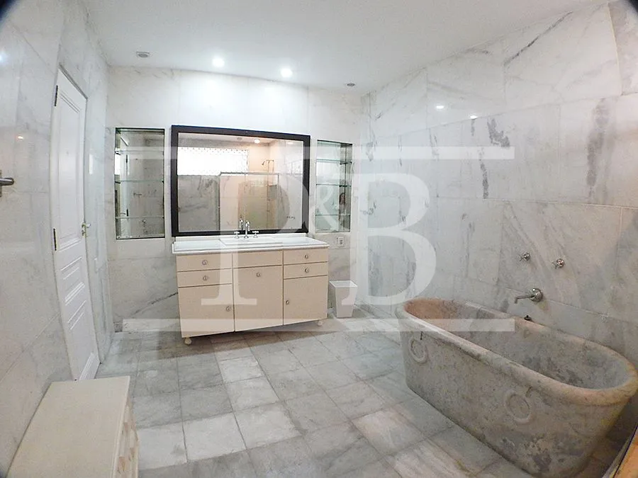 4-bedroom apartment with 3 bathrooms, 420 m² — photo 5