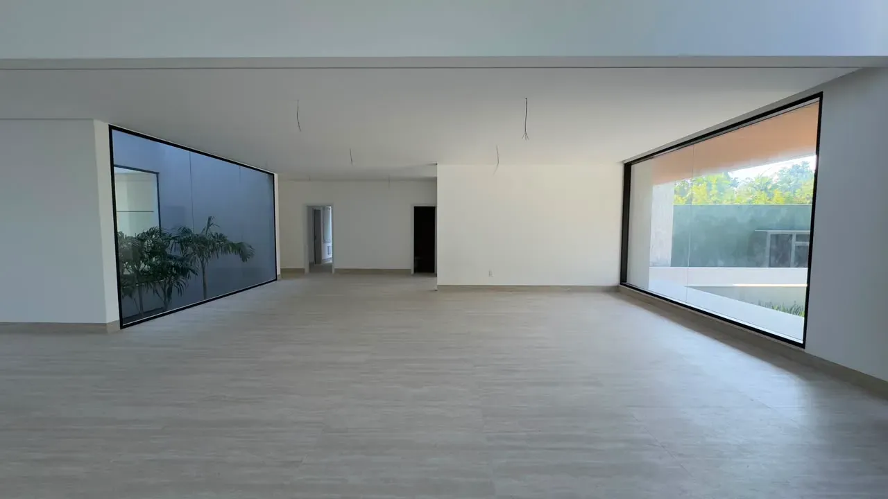 House with 5 bedrooms and floor-to-ceiling windows — photo 43