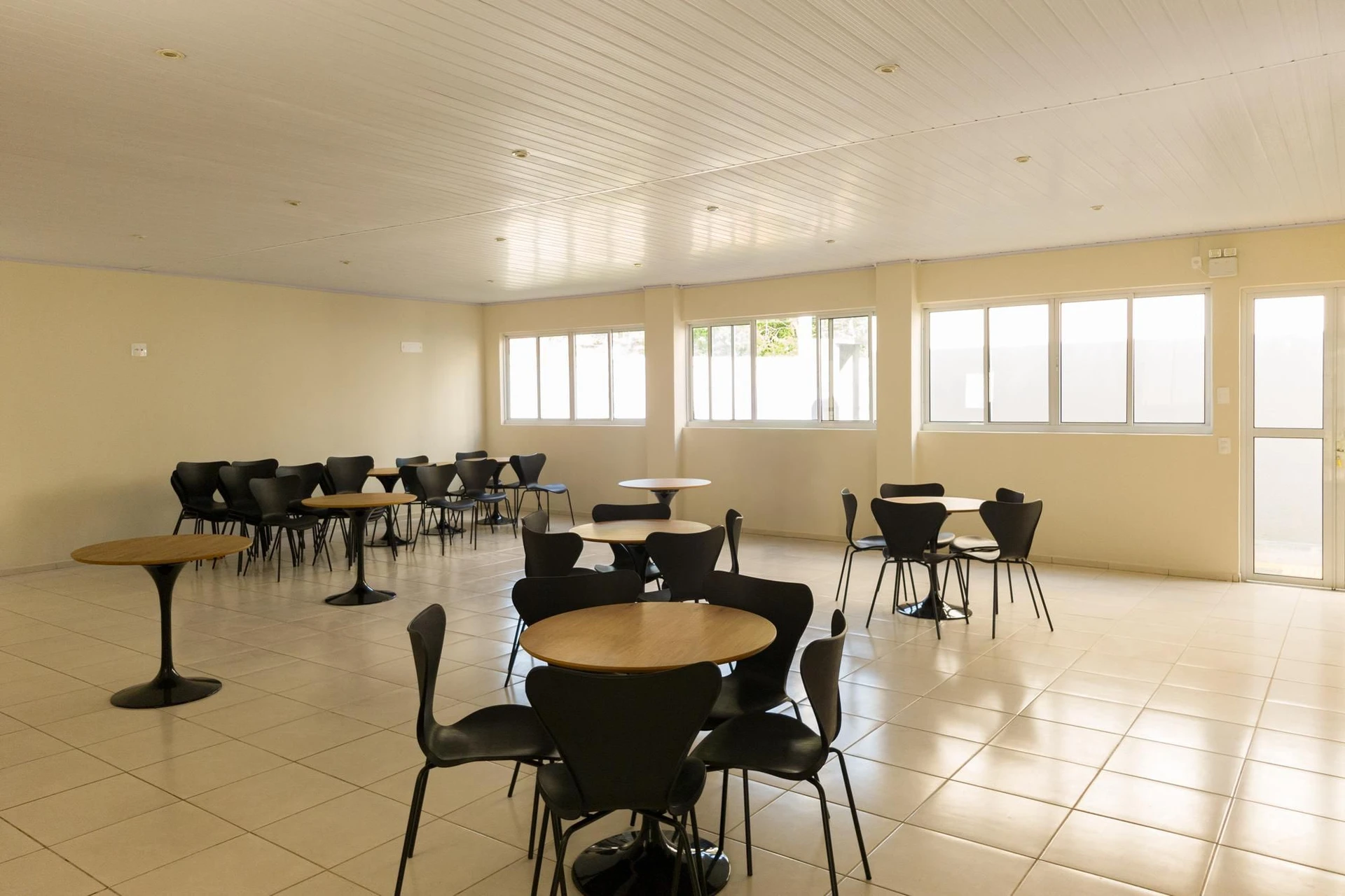Apartamento de 2 quartos em condomínio com academia — photo 8