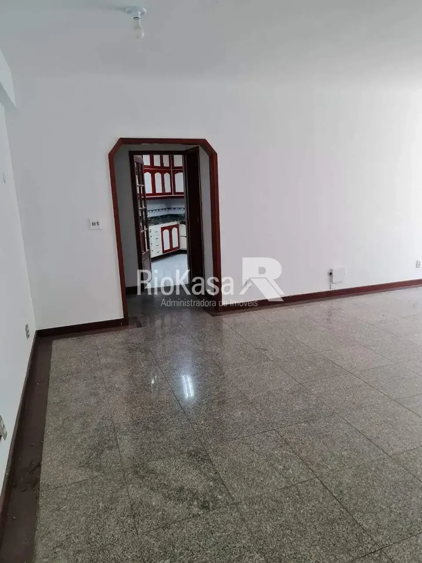 4-bedroom apartment in a building with a pool — photo 25