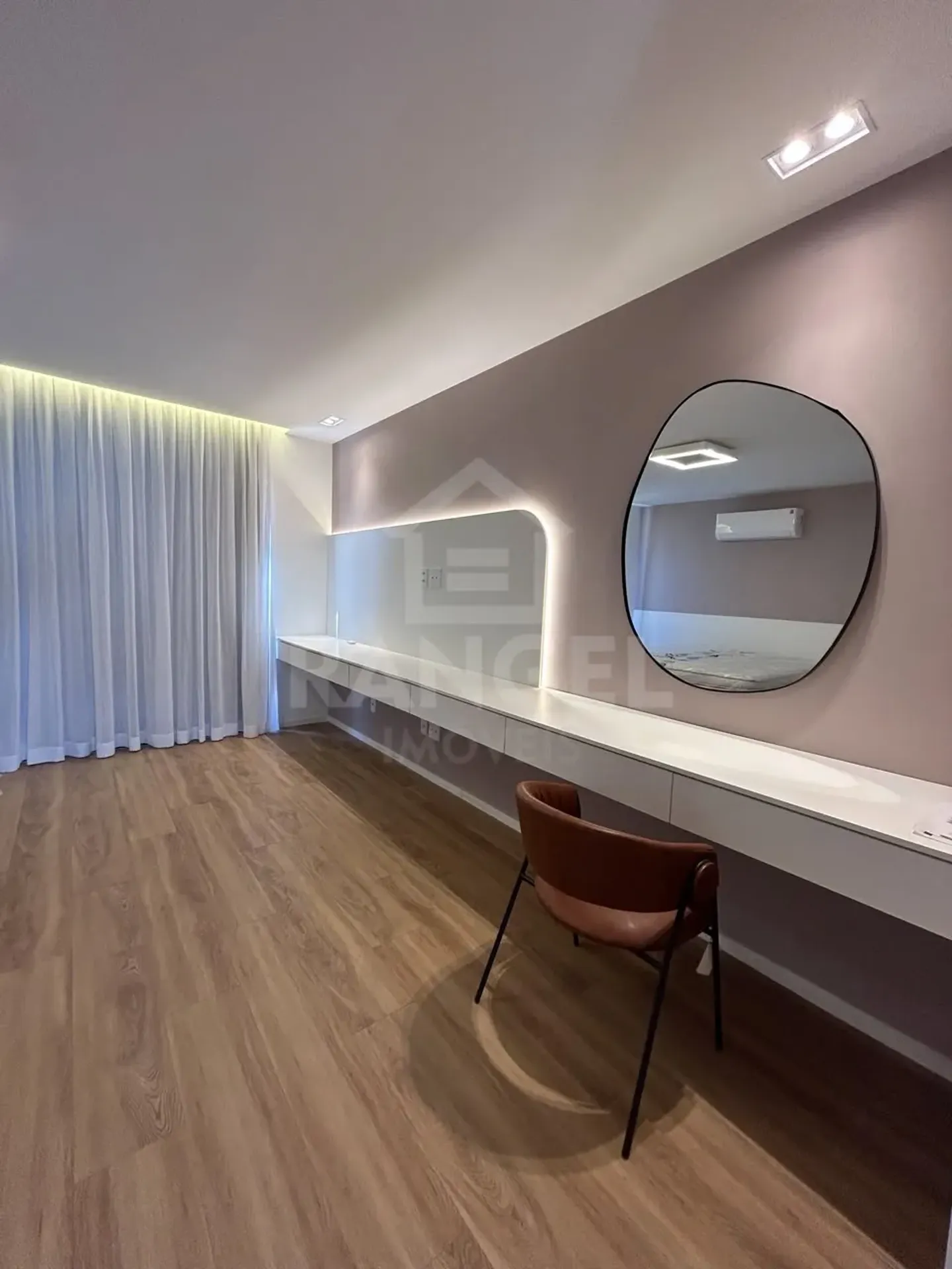 House with 3 bedrooms, 5 bathrooms, and 2 parking spaces — photo 23