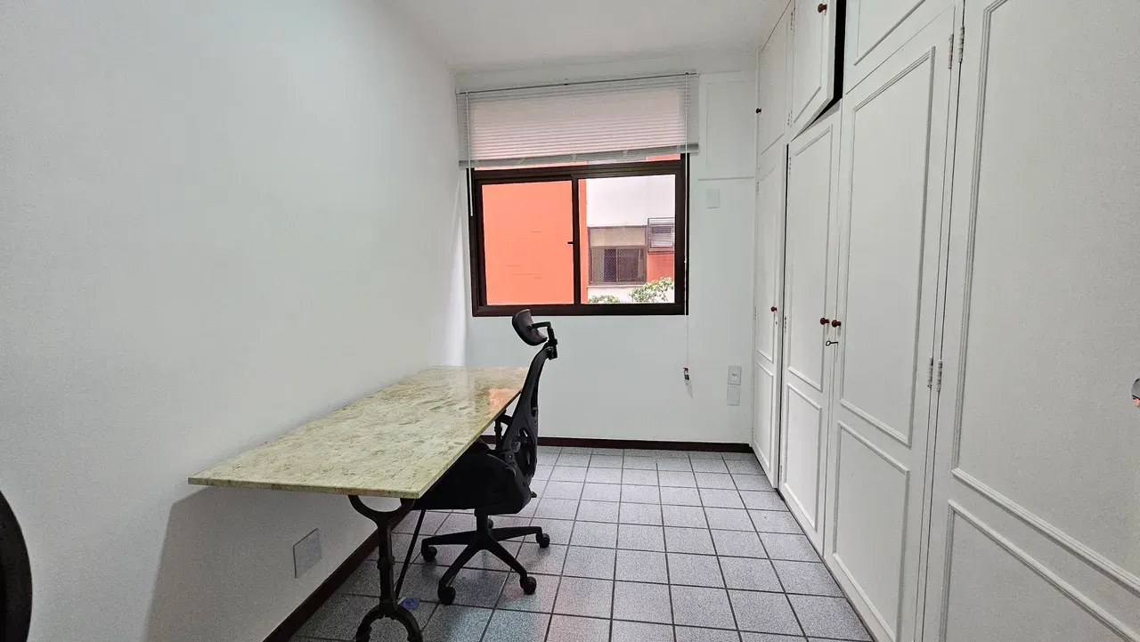 Apartment with 3 bedrooms and a balcony — photo 11