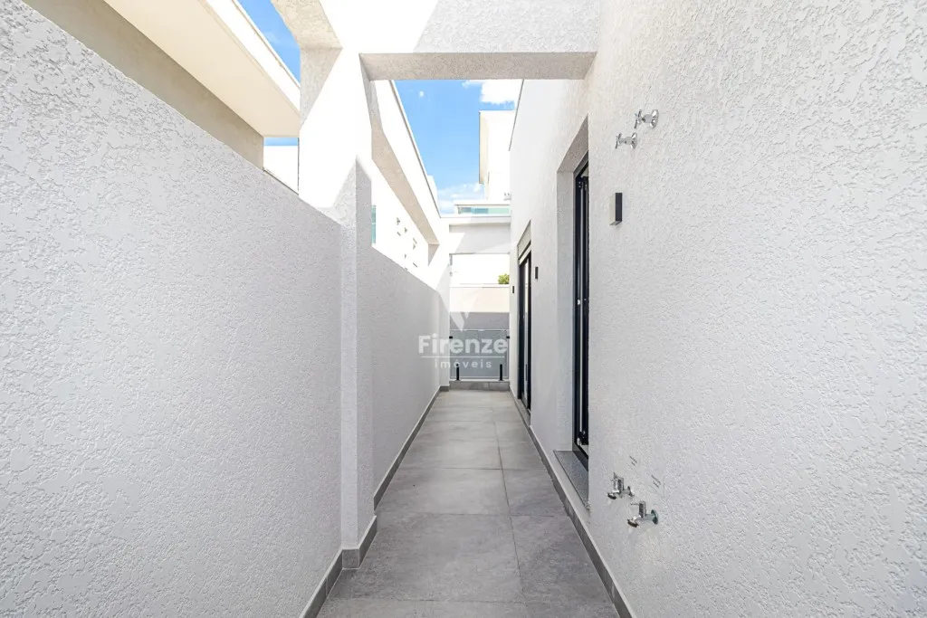 Furnished house with 4 bedrooms and 320 m² — photo 96
