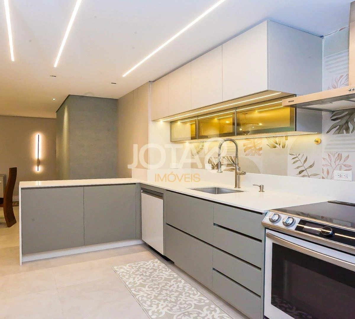 Furnished 3-bedroom apartment with 201 m² — photo 34