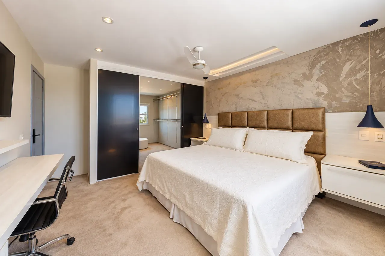 Furnished house, 1100 m², with a glass-enclosed balcony — photo 37