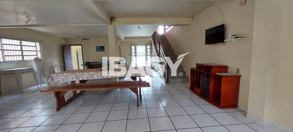 Furnished 5-bedroom house with 3 bathrooms and balcony