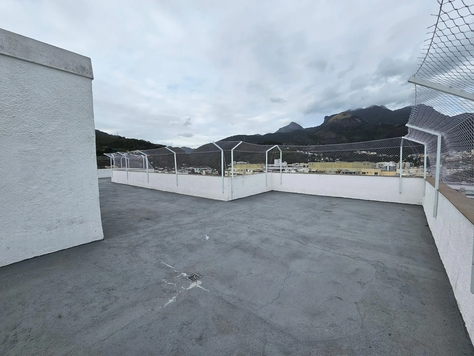 356 m² apartment with a water view and a home office — photo 14