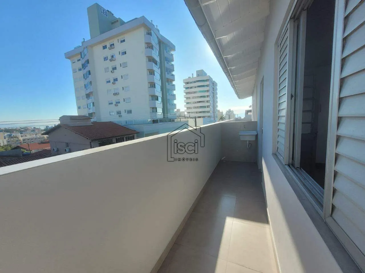 20 m² studio on the 1st floor with balcony and glass shower — photo 7