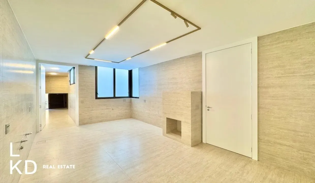 Linear penthouse 460 m² with floor-to-ceiling windows — photo 17