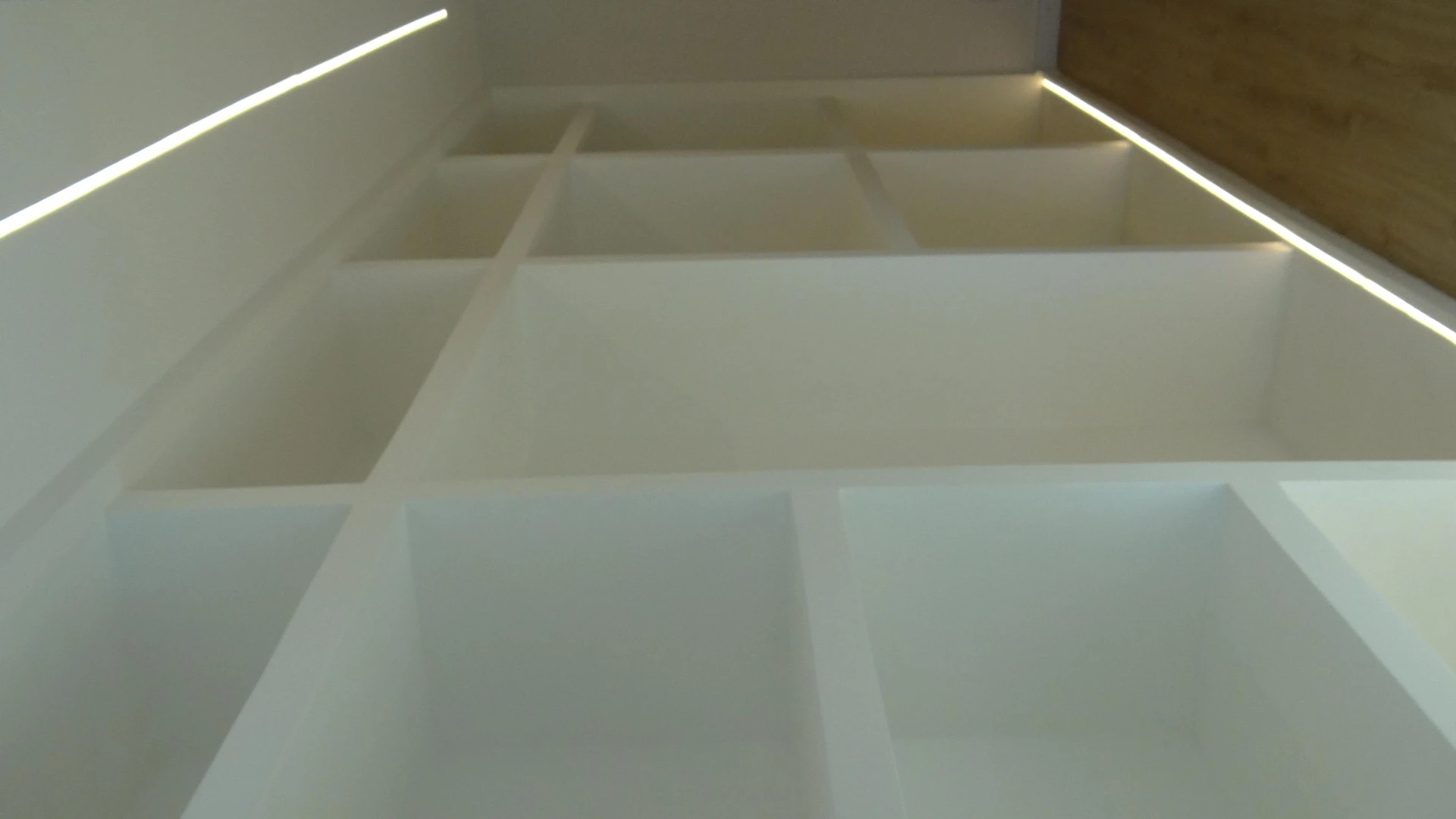 Casa de 384 m² com janelas do piso ao teto e varanda gourmet — photo 151