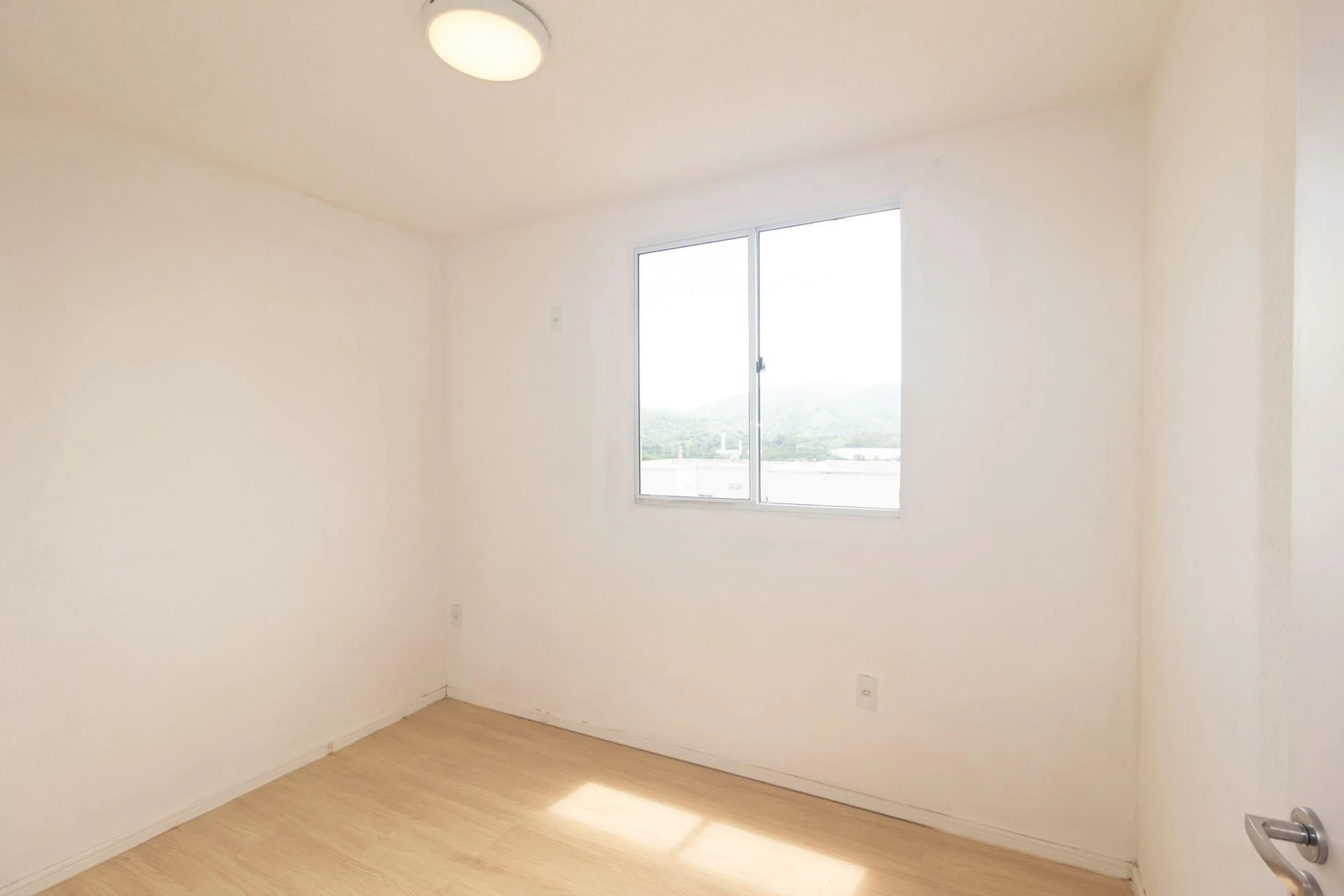 Mountain view in a 2-bedroom apartment, 37 m² — photo 11