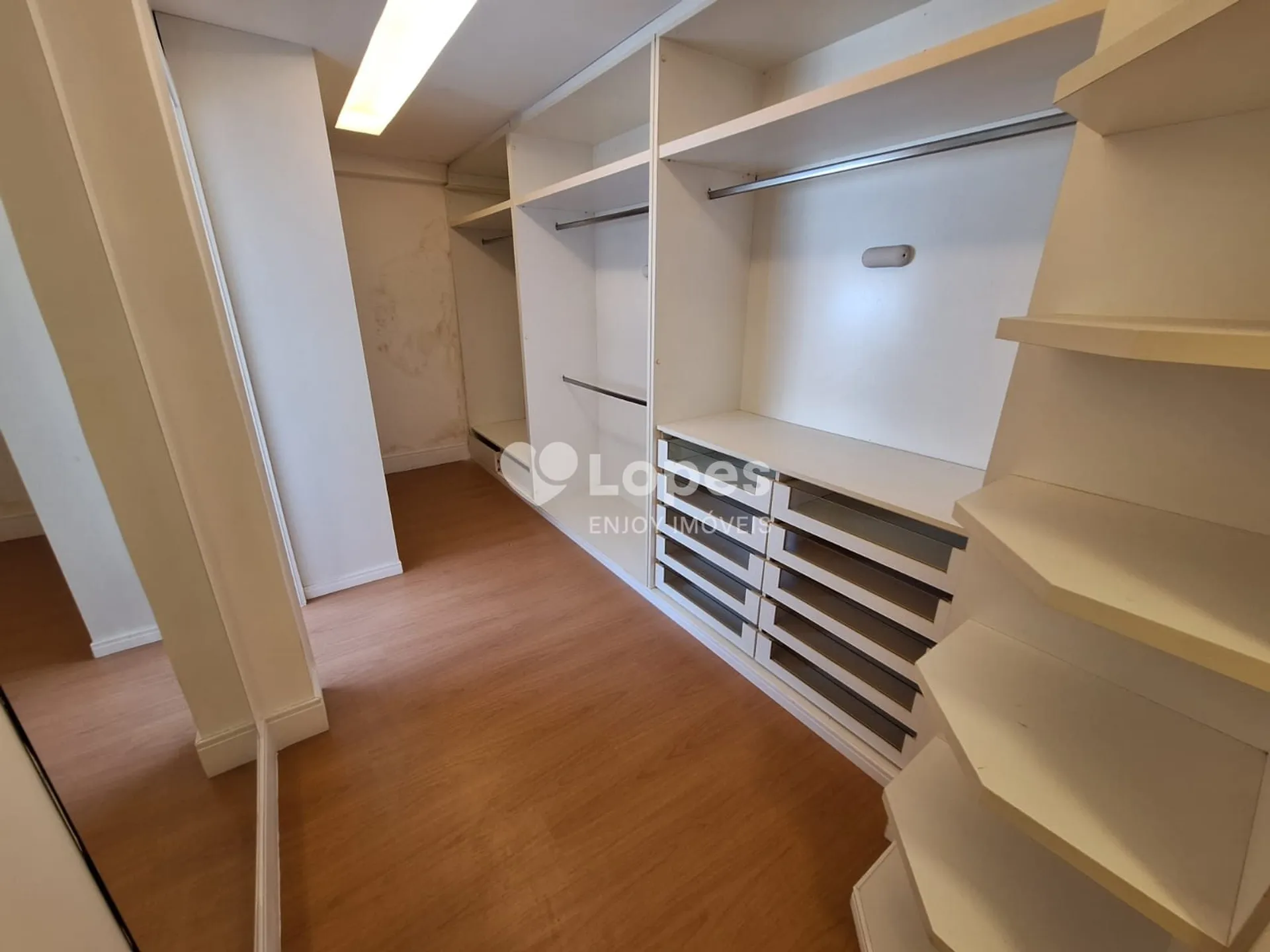 5-bedroom apartment in a building with a gym — photo 2
