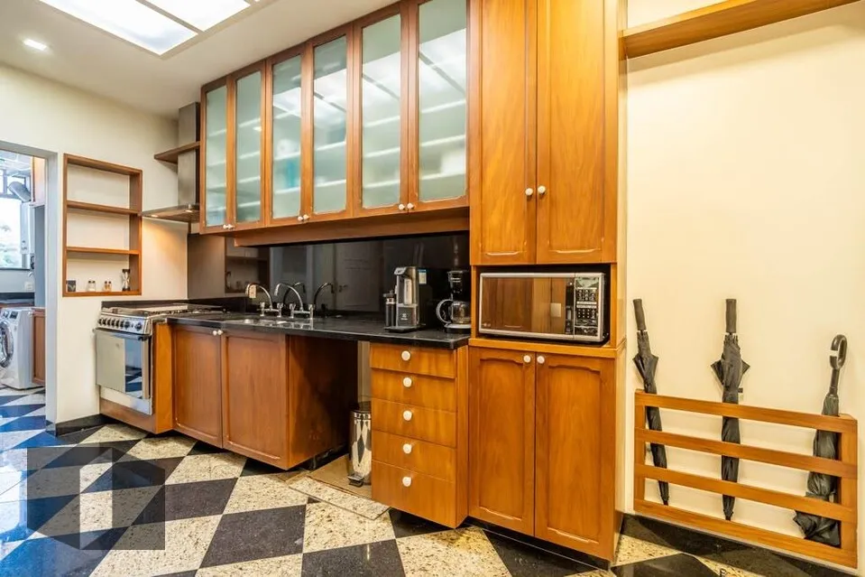 Apartamento com 4 quartos e cozinha fechada a gás — photo 39