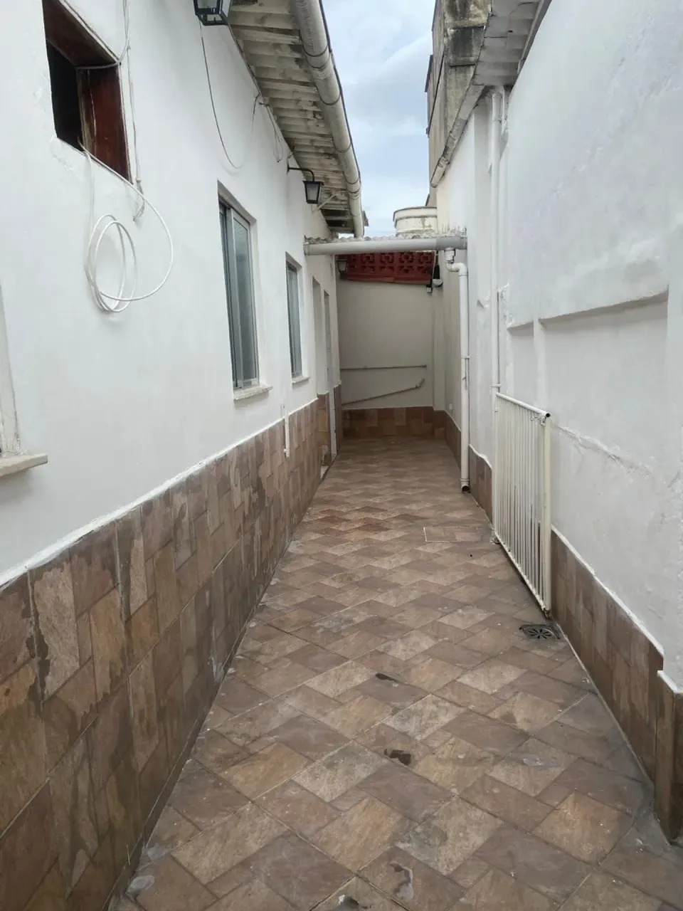 Unfurnished house with 2 bedrooms and fitted kitchen — photo 12