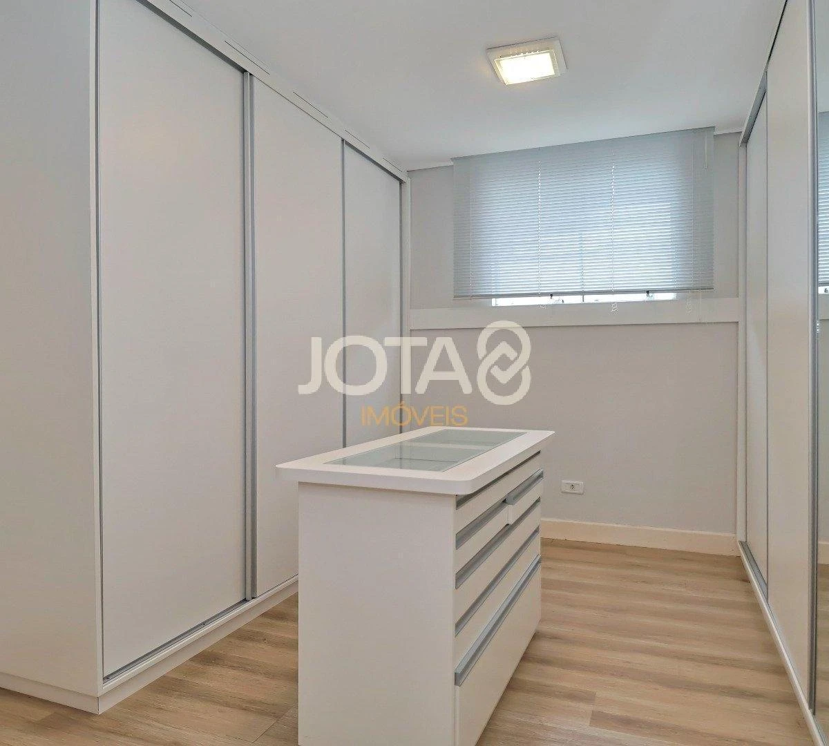 House with 3 en-suites, 400 m², plus a home office desk — photo 16