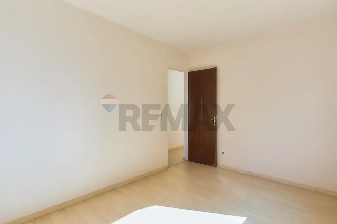 2-bedroom apartment with wood or laminate floors in Curitiba — photo 13