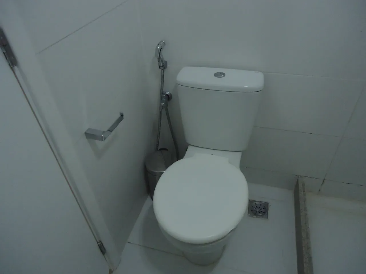 90 m² apartment with 2 bedrooms and a balcony — photo 32