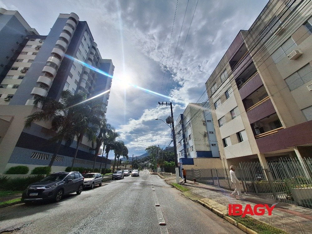 3-bedroom apartment with a washing machine in Florianópolis — photo 17